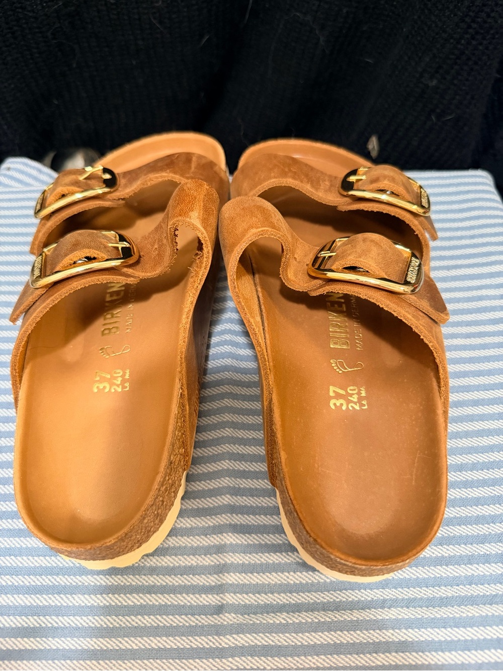 NWOT Birkenstock Sandals in Brown with Gold Buckles - Picture 4 of 5